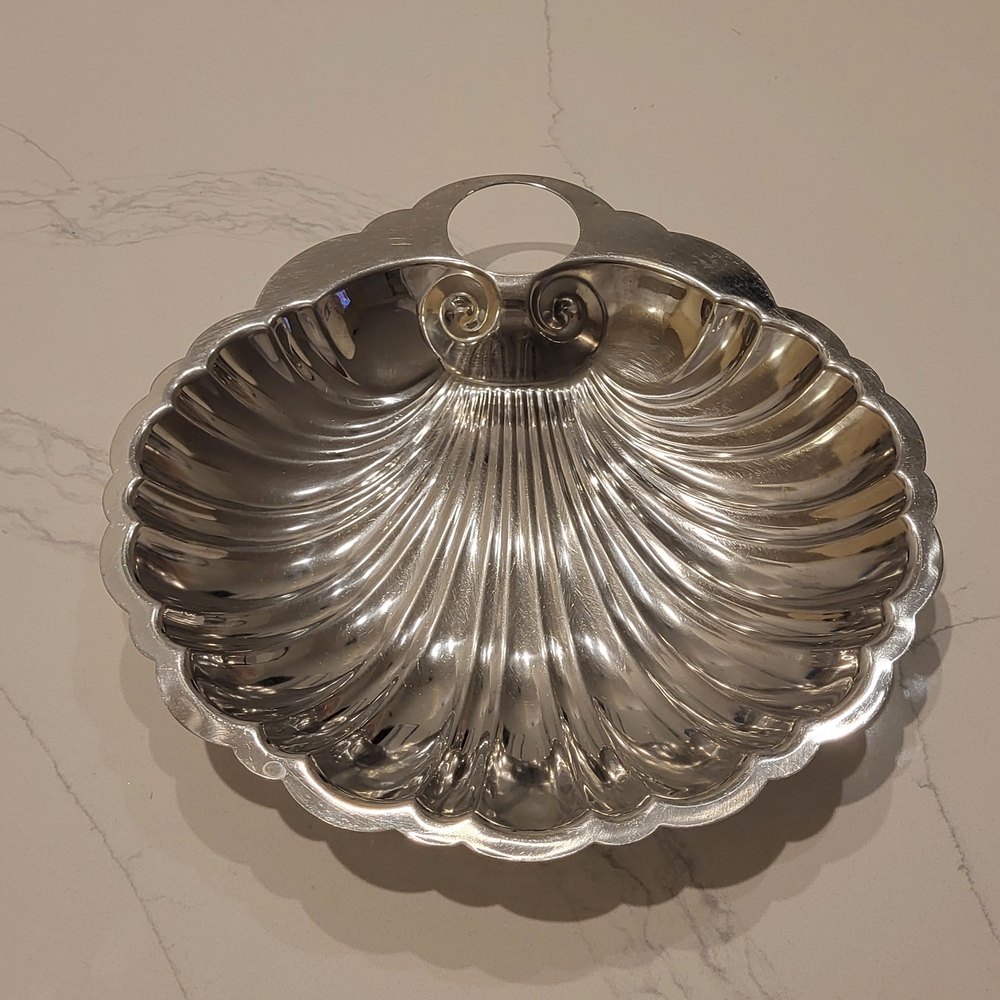 Clam Shell Serving Dish